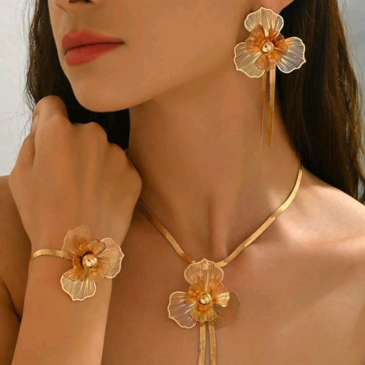 نیمست زنانه ۳ تکه مدل نازگل (گردنبند، گوشواره و انگشتر)کد s13