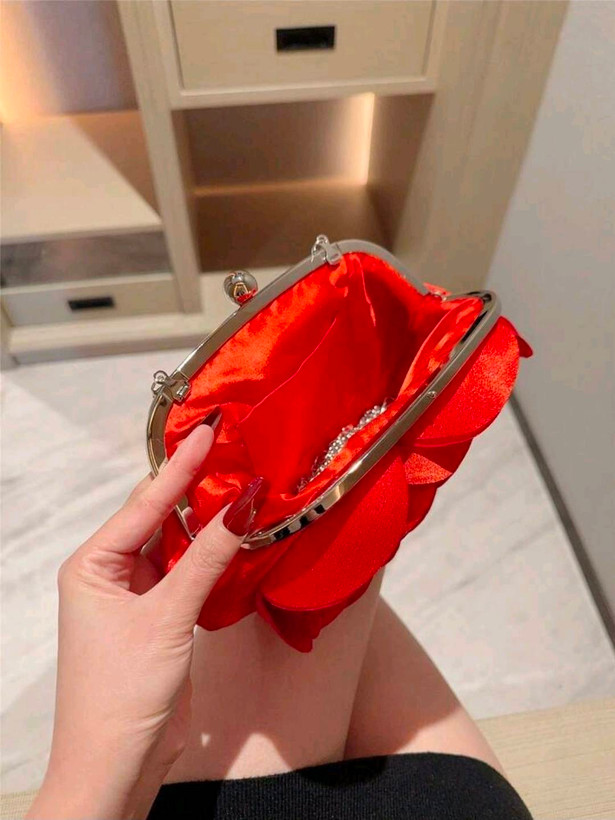 کیف مجلسی زنانه کد ۵۴ | مدل گل رز سهبعدی چفتی زنجیردار